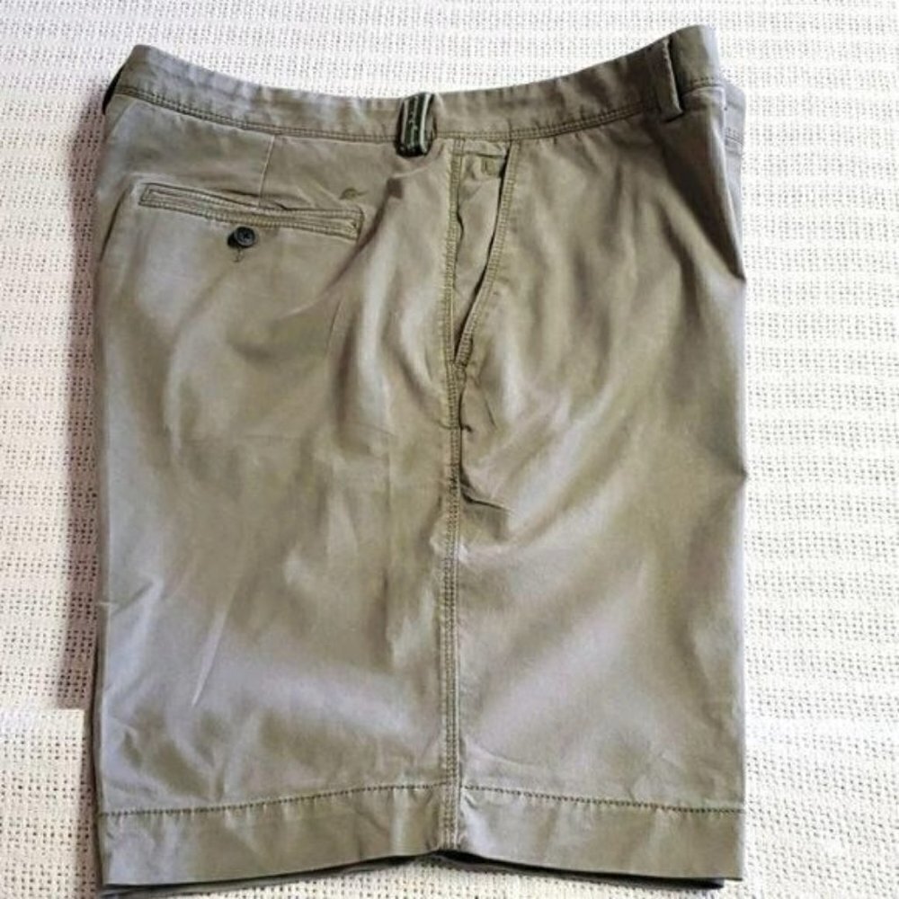 Tommy Bahama Embroidered Logo High Rise Green-Khaki Sz 38 Shorts w Pockets